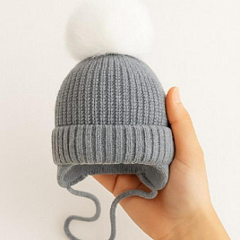 Б-298 Шапочка вязаная с молочным понпоном, серый