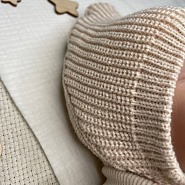 Б-301 Вязаная шапочка на завязках. Бежевая