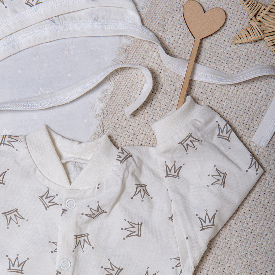 М-446 Комплект комбинезон-слип с шапочкой, в ассортименте, короны, рост 56