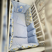 0334 Постельное белье+ бортики в кроватку. Голубые с вышивкой